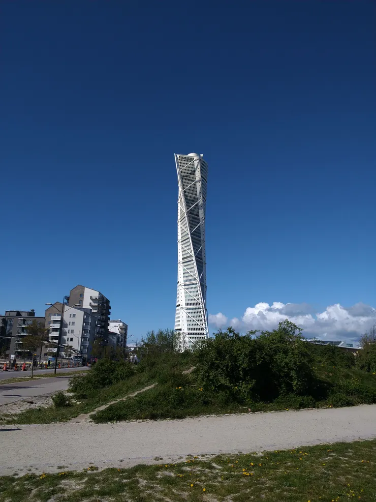 放晴了-大樓看起來更加雄偉