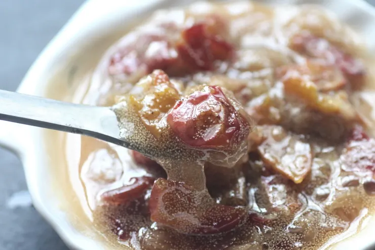 南美假櫻桃，美國俗名jam tree，譯為果醬樹，漿果汁多味美，果膠豐富，很適合熬果醬。