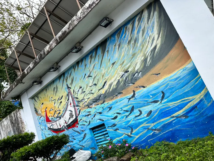 蘭嶼高中外彩繪牆面