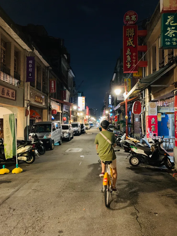 週五夜晚的迪化街