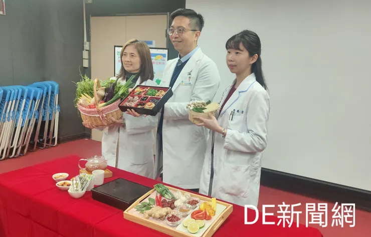 基隆醫院建議民眾善用在地當季食材做年菜,均衡營養不會造成身體負擔。(記者曾金萬/攝)