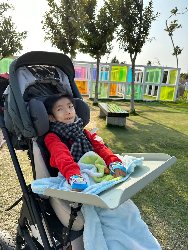 晚上抬頭都看的到祢。