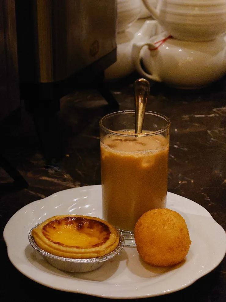 蛋塔、椰絲奶皇球與絲襪奶茶