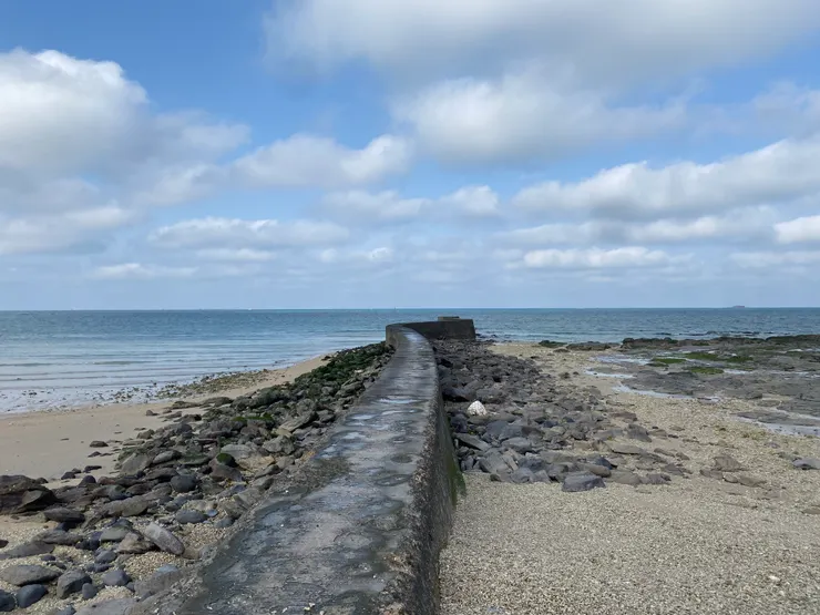 導遊戲稱天堂路的石堤