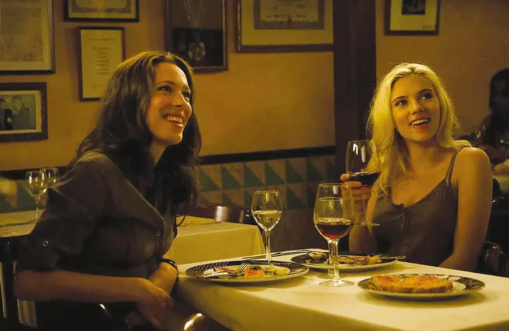 Vicky（Rebecca Hall飾）和Cristina（史嘉蕾喬韓森飾）