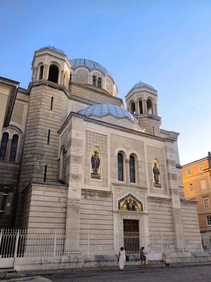 有圓形穹頂的拜占庭式建築