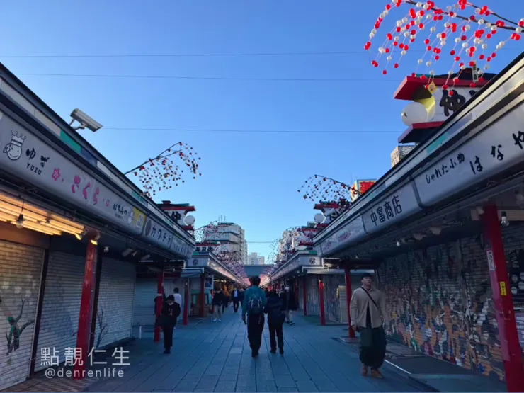 日本東京｜淺草寺 一早還空蕩蕩的商店街