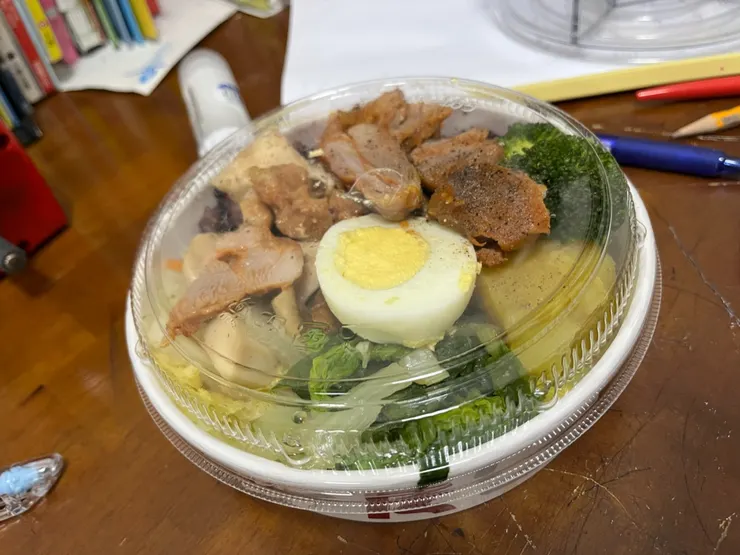 紐奧良雞腿排飯半。