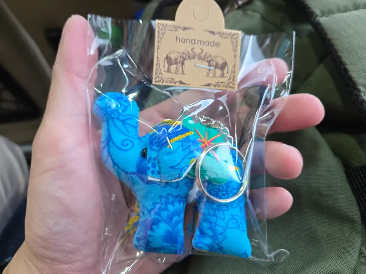 導遊送的-大象吊飾