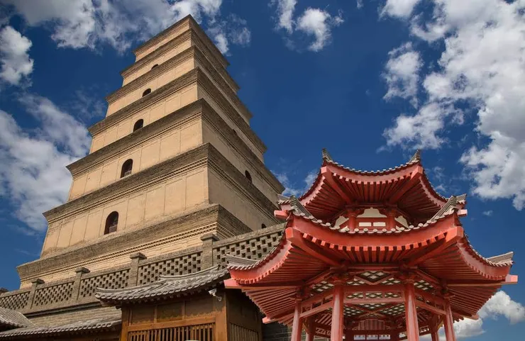 大雁塔 ©VLADJ55/Shutterstock.com