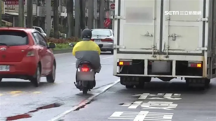 汽車駕駛人為了超車搶佔機慢車道,常是車禍的肇因