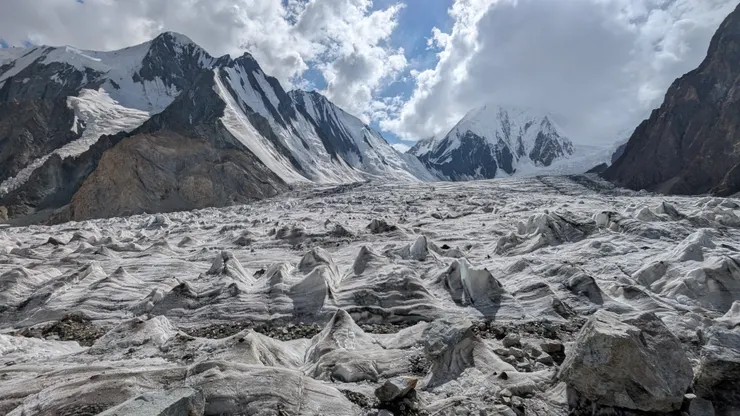 這樣的地形想必也有地質學上的解釋，不過我還沒有查出來。