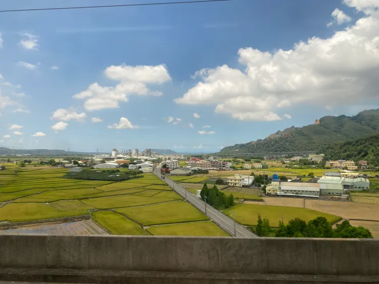 搭火車返鄉沿途田園風光