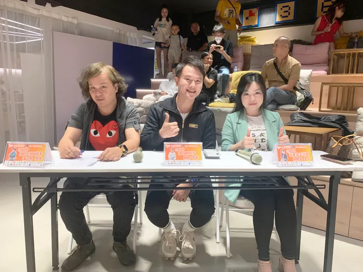 評審團成員合照：澳門大灣區歌手-潘汝明先生(左)、澳門國際歌手-駱星先生(中)、澳星協主評委-胡家雯女士(右)