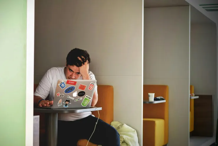 攝影師：Tim Gouw: https://www.pexels.com/zh-tw/photo/macbook-pro-52608/