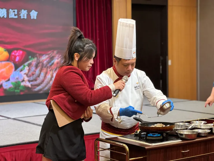 【福容花蓮店】副主廚方添星示範XO醬碧綠鮮透抽 現流海鮮搭配飯店神醬 口味更升級