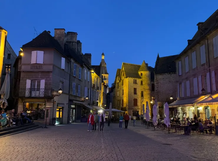 入夜後的自由廣場，好美