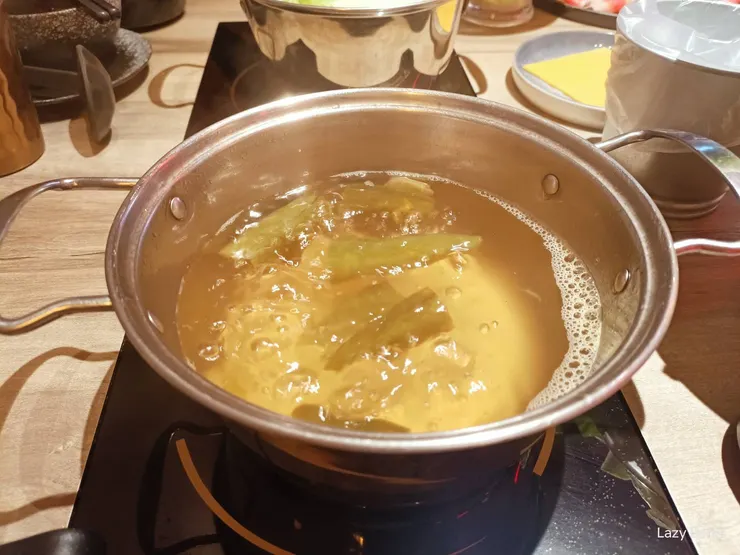 肉吞俱樂部剝皮辣椒雞湯