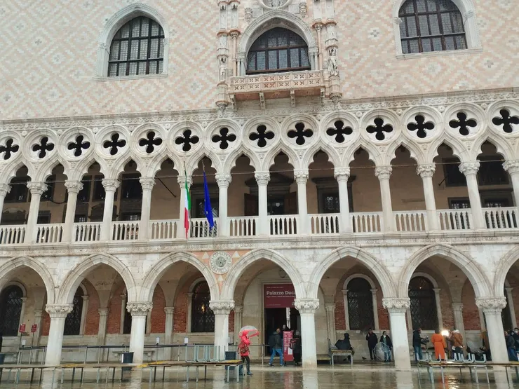 總督宮，據說LV的商標就是受此啟發