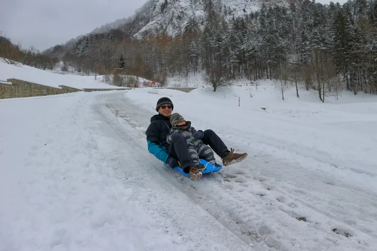 看到雪其實大人比小孩還要興奮