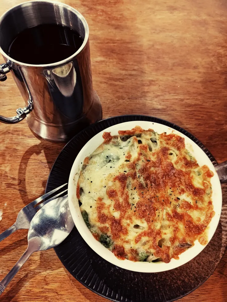 焗烤青醬野菇義大利麵、紅茶