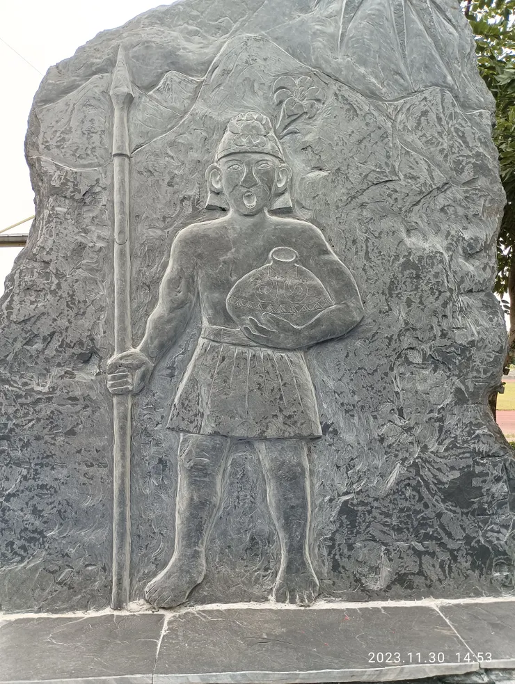校區內的石雕圖騰