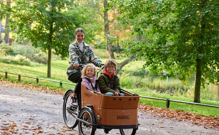 前面可載小孩的腳踏車。圖片來源：Babboe