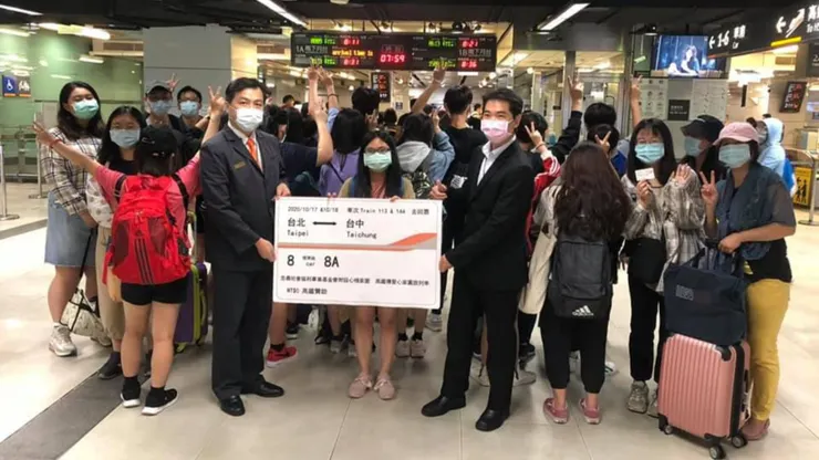 高鐵台北站暖贈車票失依少年一圓家庭旅遊夢