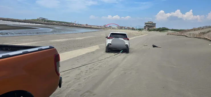 汽車沙灘陷車救援