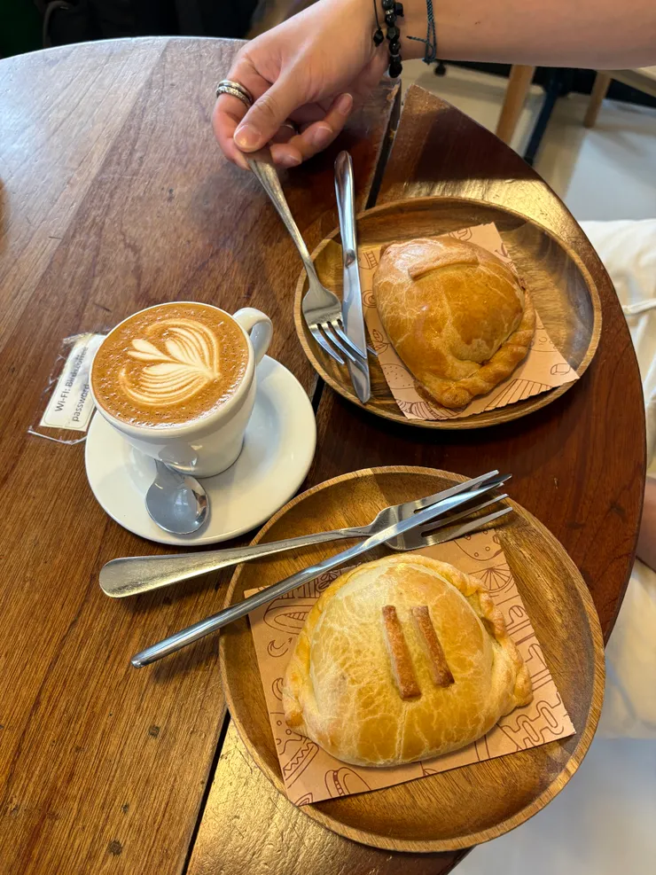 點了傳統的點心Empanada