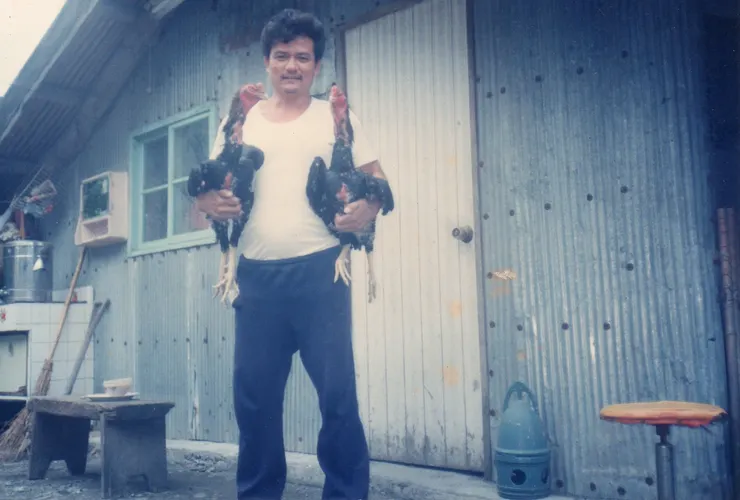 江建成（Gansi）及其寵物鬥雞   江子偉提供