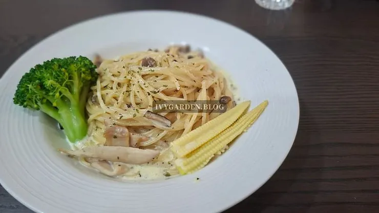 翁布里亞松露白醬義大利麵:白醬濃郁不膩,松露香氣迷人