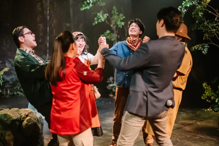 4位員工來自一家露營、野外用品公司,這趟員工旅遊既是team building,也是公司產品的實測。(圖片來源:https://www.facebook.com/oliveleaftheater)