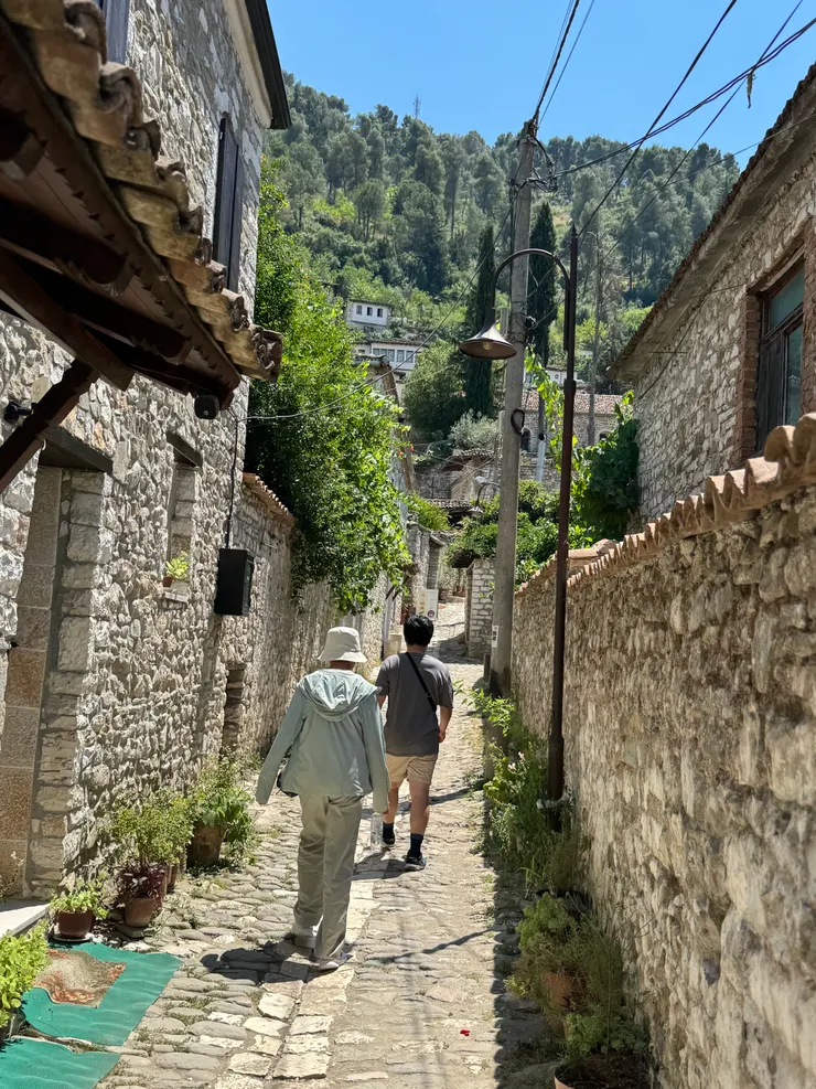 河道另一邊比較沒有人的區域