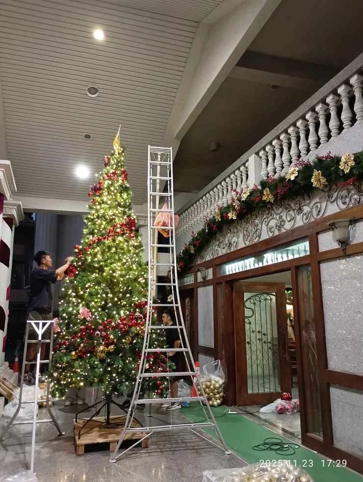 長老教會正裝飾聖誕樹