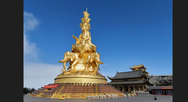 峨嵋山晴空萬里自拍
