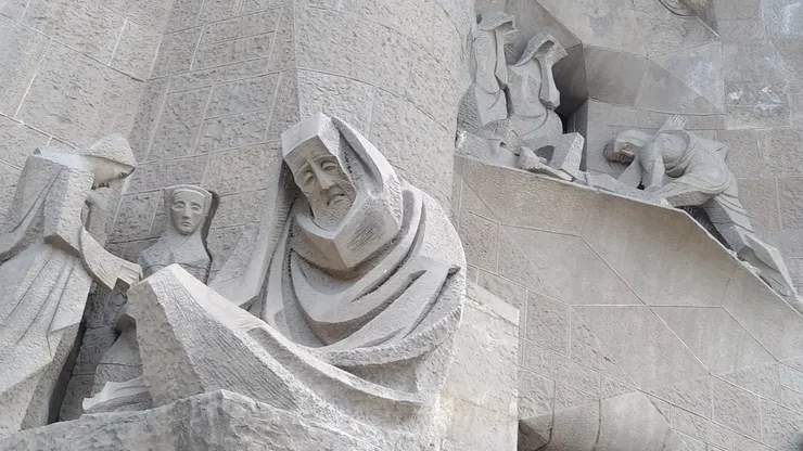 聖家堂是由「上帝的建築師」高第所設計，為巴塞隆納最熱門的景點