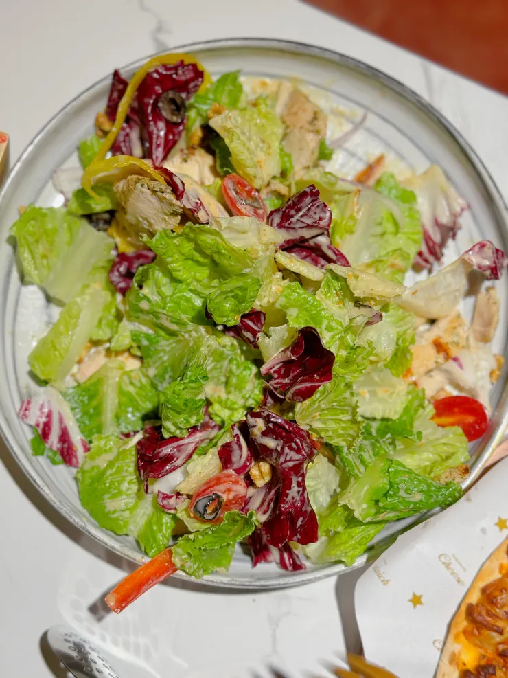 香濃胡麻醬沙拉（加購舒肥雞胸肉），新鮮肉大塊