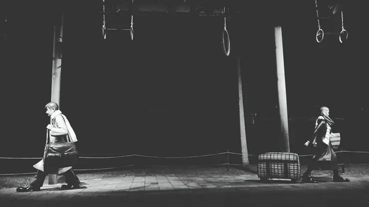 遠離不僅是指"空間"上,還有"思想"上的遠離