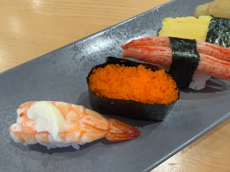 熟蝦 握壽司 30元 & 魚子醬 軍艦壽司 30元