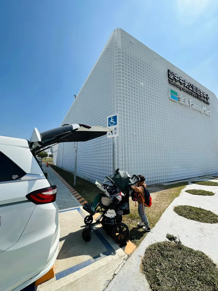 請把無障礙停車位留給需要自由空間的族群。