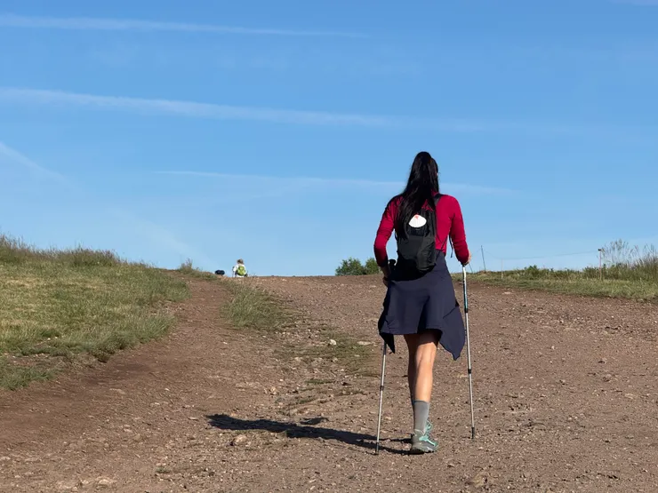 外國小姐姐也是揹小包包