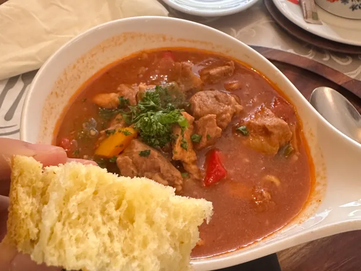 這個麵包可說是這餐的重點！真的不是我平常吃到的桌邊麵包。