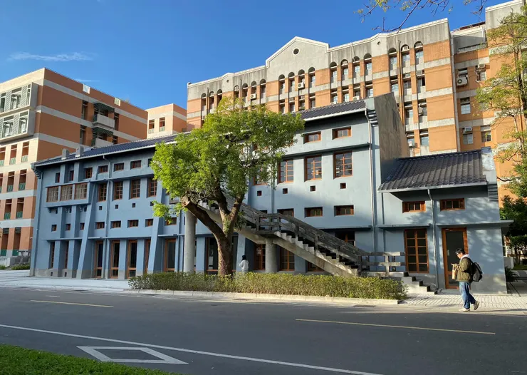 落成於1943年的機械館，簡稱「舊機」。臺大原計畫拆除，後經文化局登錄為歷史建築，逃過一劫。修復後由校方規劃為「工學博物館」於2024年末開放參觀