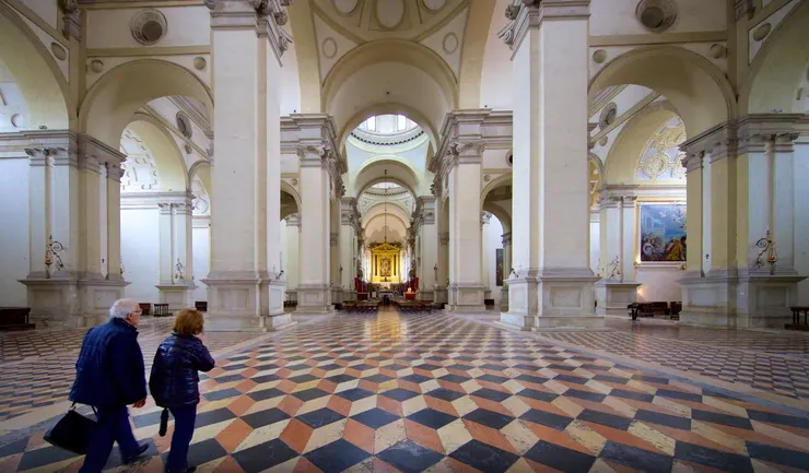 聖儒斯蒂那聖殿內部