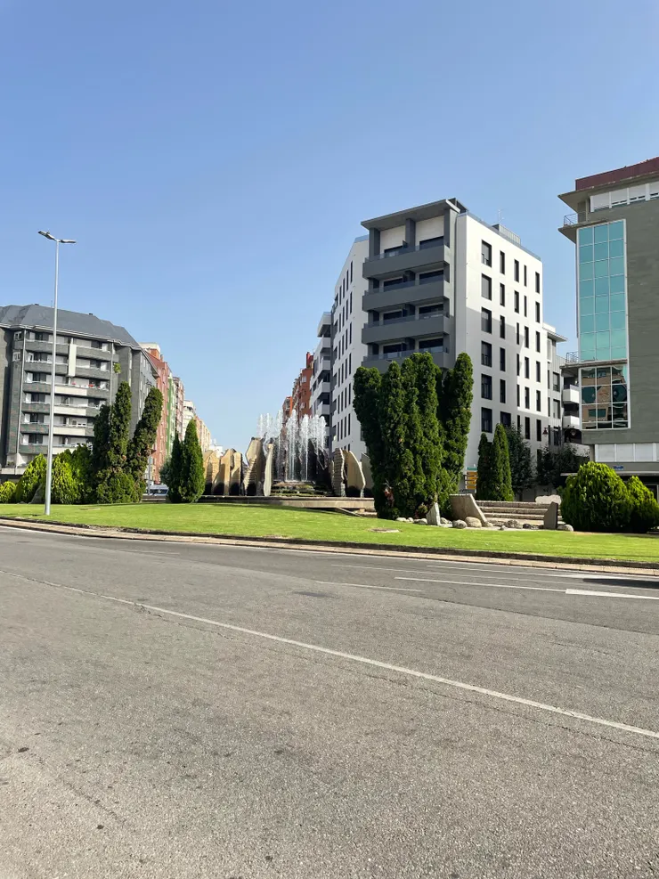 進入萊昂就是高樓林立了