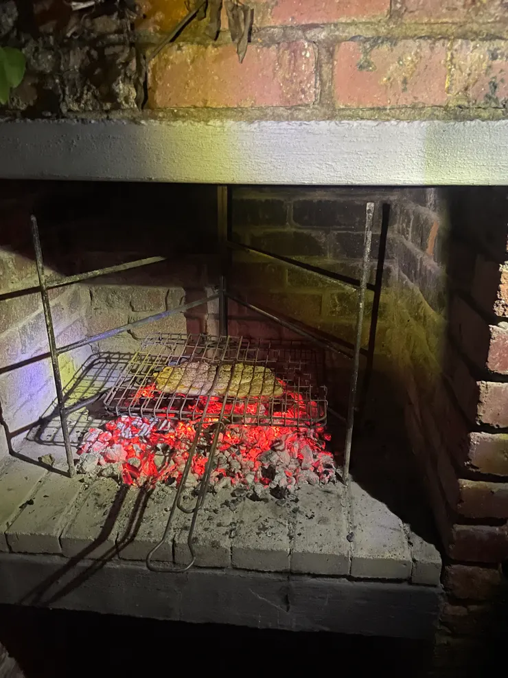 火爐與出口平行設計 讚！好清潔！方便烤肉