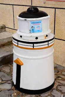 燈塔造型的垃圾桶