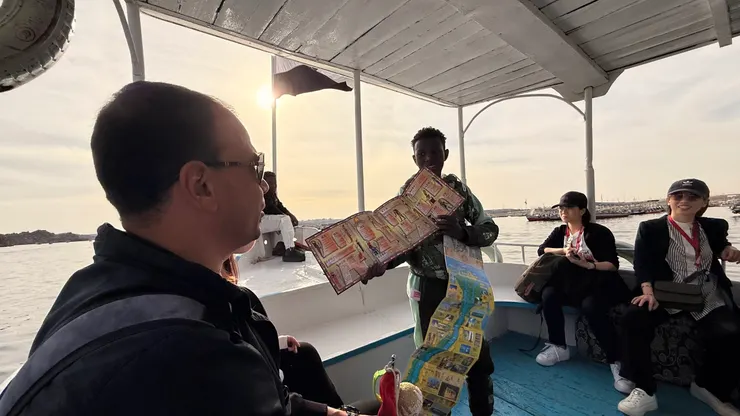 小船上也有小販