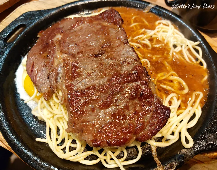 ▲龍潭「大腕屋牛排」/ 圖片來源：Betty's Jump Diary